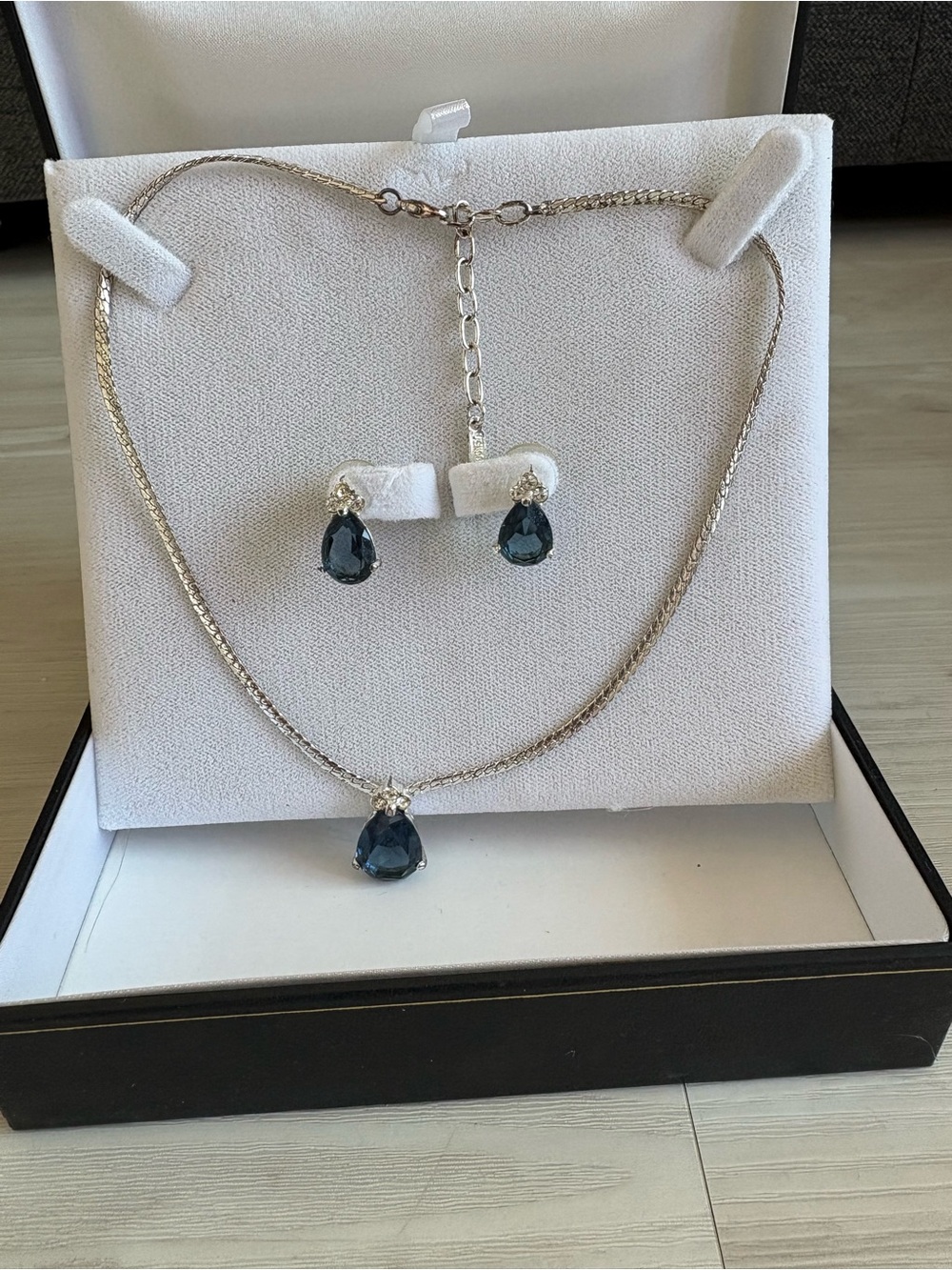 Teardrop Pendant Necklace and Earring Set in Deep Blue